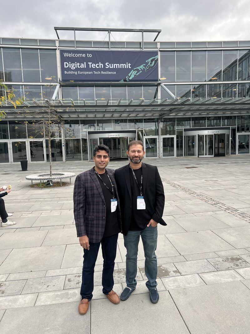 invozone-team-at-digital-tech-summit